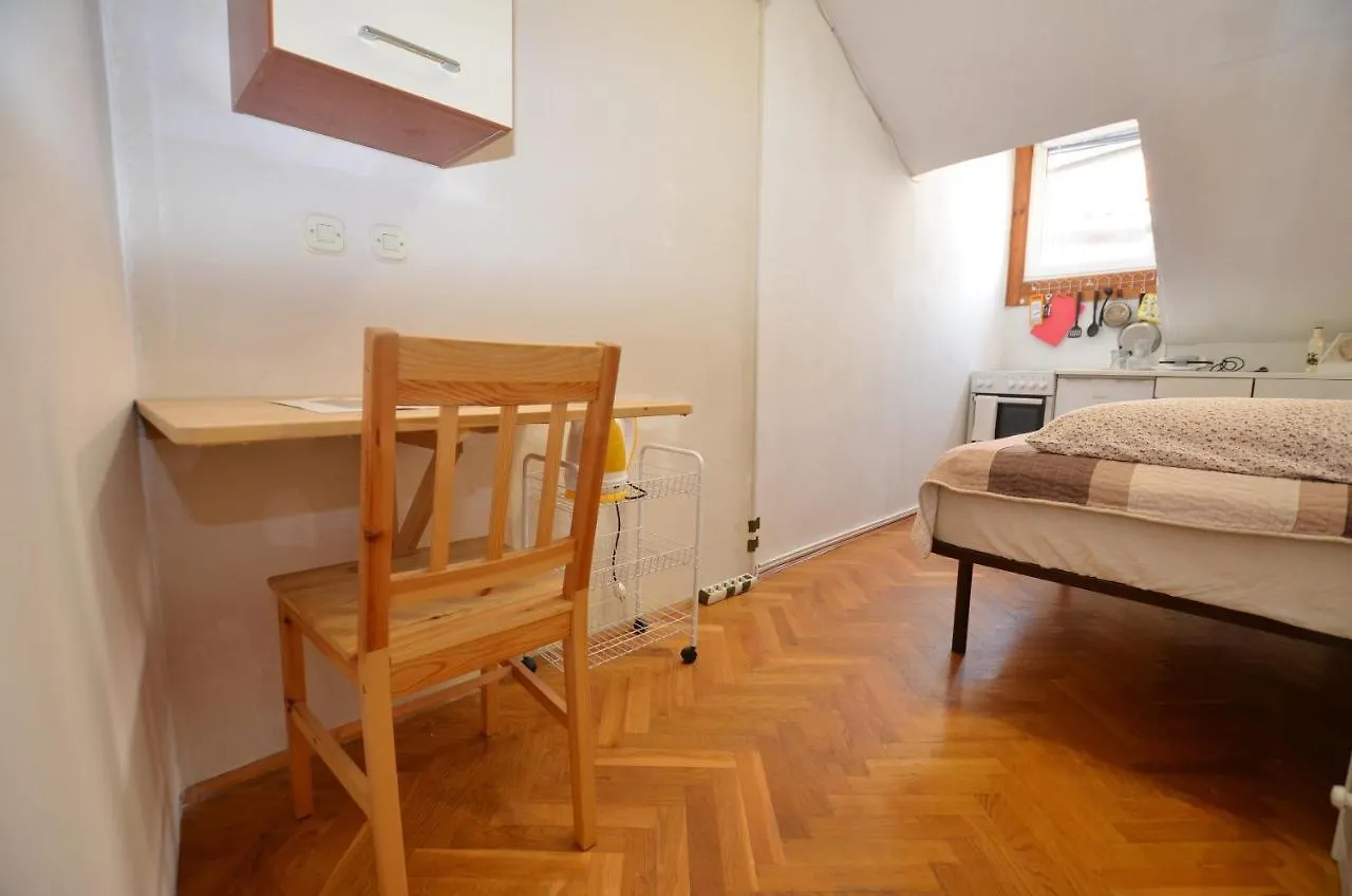 Carera Room Ρόβινι 0*,  Κροατία